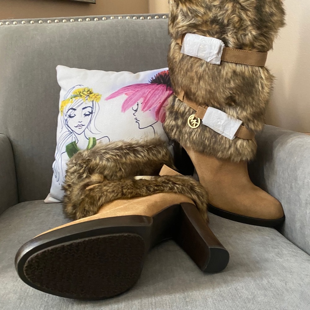 Michael Kors suede and faux fur boot - Picture 2 of 3